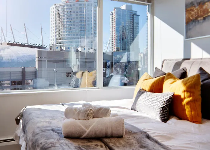 Stylish 2Bd Condo In Downtown With Marina View